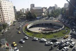 دیوارنگاره جدید میدان ولی‌عصر با عکس پزشکیان