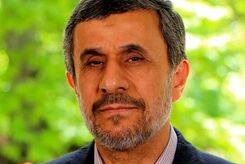 حضور جنجالی احمدی نژاد در مراسم عزاداری باعث هجوم افراد شد! | فیلم لحظه هجوم افراد به احمدی نژاد