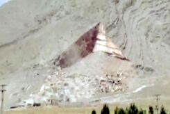 اولین فیلم از حادثه ریزش معدن و مفقود شدن کارگران زیر آوار سنگ