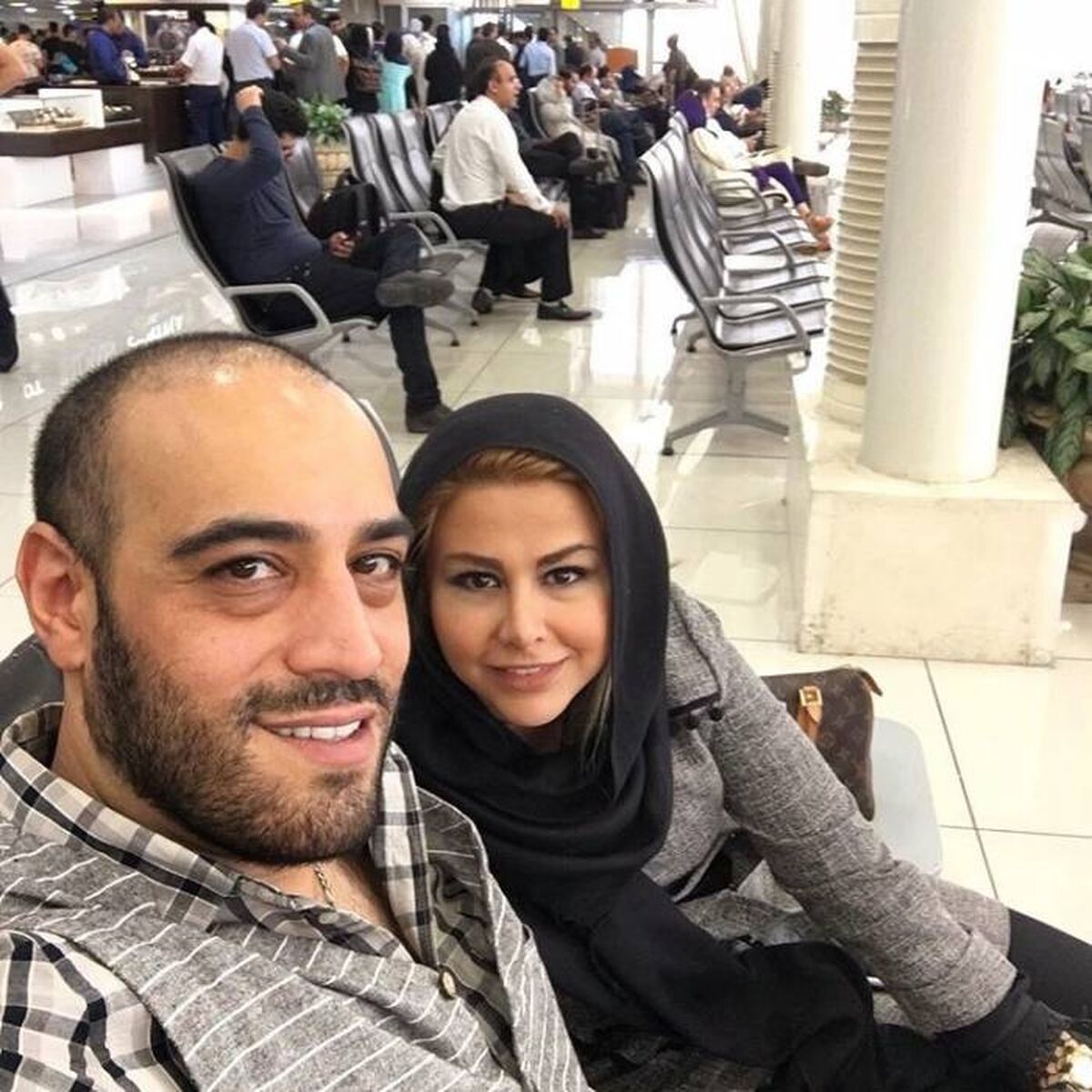 سلفی آسانسوری امیریل ارجمند و همسر بازیگرش
