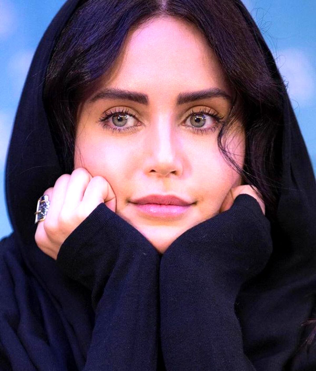 مدیتیشن الناز شاکردوست لب ساحل +تصاویر دیده نشده