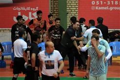 جنجال داوری، بازی فوتسال را نیمه تمام گذاشت(عکس)