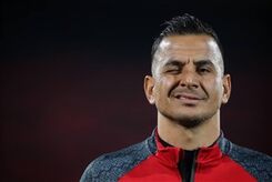 نه بیرانوند، نه نیازمند، حامد لک با پیراهن سرخ