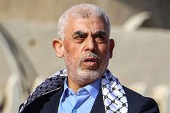 عکس خاص از دیدار رهبری انقلاب با سنوار