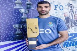 مهدی طارمی مهمان فردوسی پور شد