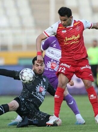 پرسپولیس در شب فرصت سوزی به صدر رفت تا دوشنبه