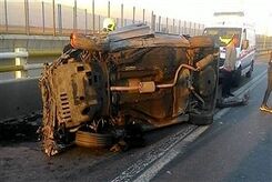 عکس پژو چپ شده در آزادراه تهران-قم / مرد ۶۰ ساله زنده ماند