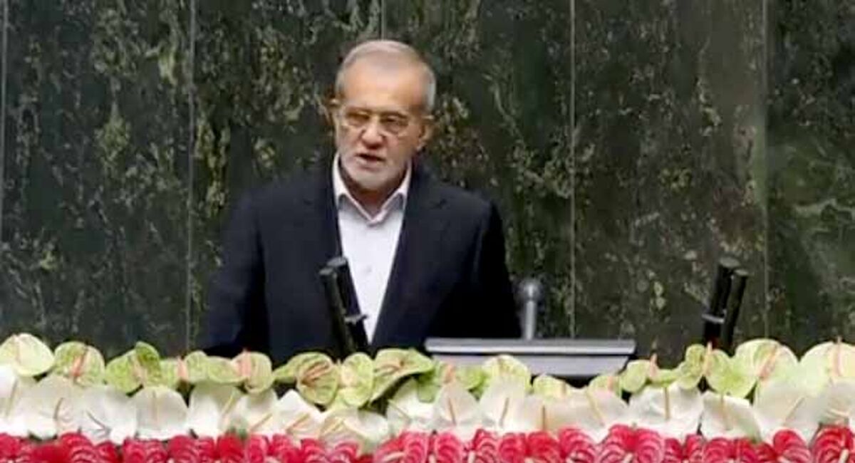 لحظه در آغوش کشیدن پزشکیان توسط مهمانان در پایان مراسم تحلیف + فیلم