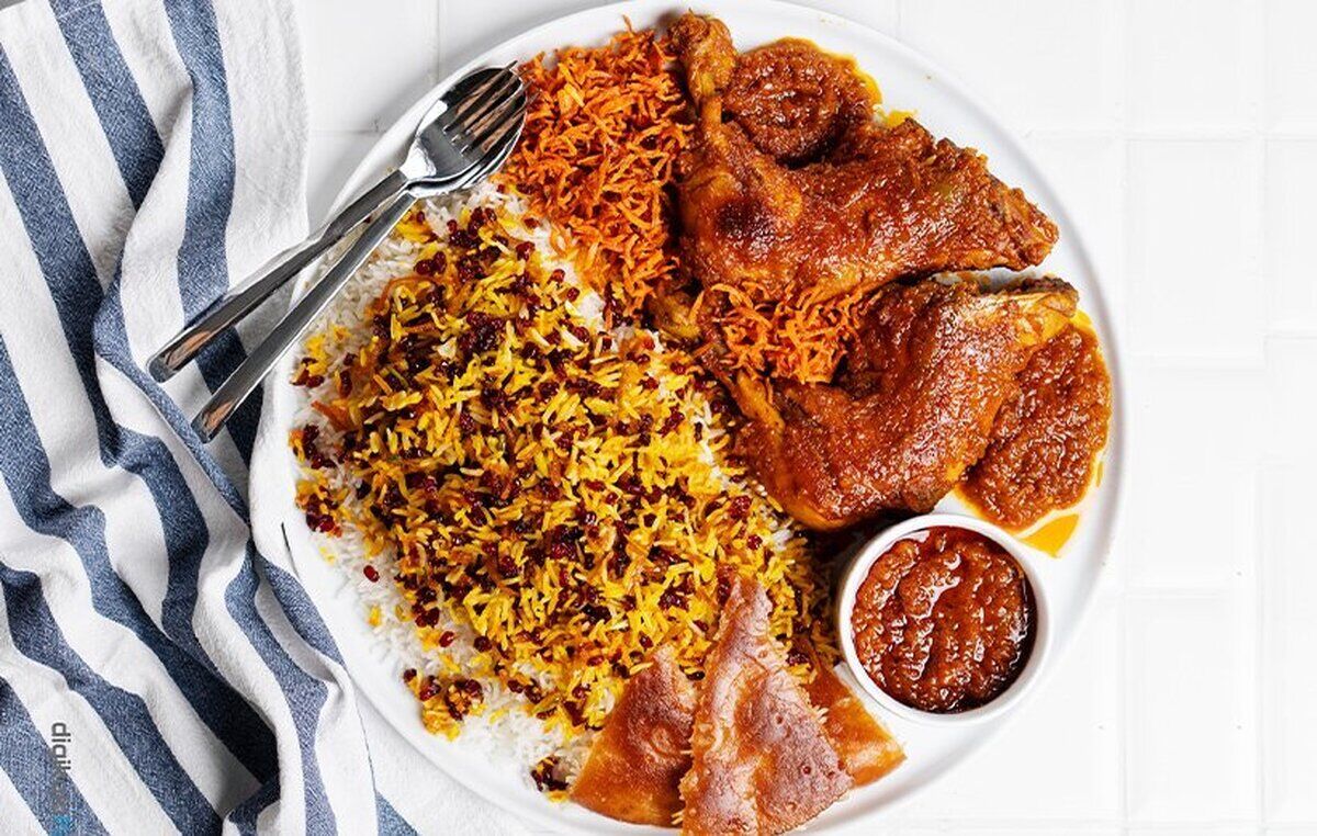 طرز تهیه مرغ مجلسی با سس زرشک و انار