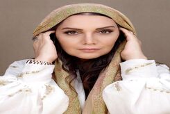 صحنه ای تلخ از الهام پاوه نژاد در زیر تابوت مادرش+ عکس