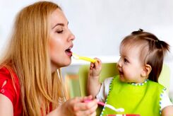 بهترین غذاهای تقویتی برای یک سالگی؛ کودکان یک ساله به چه غذاهایی نیاز دارند؟