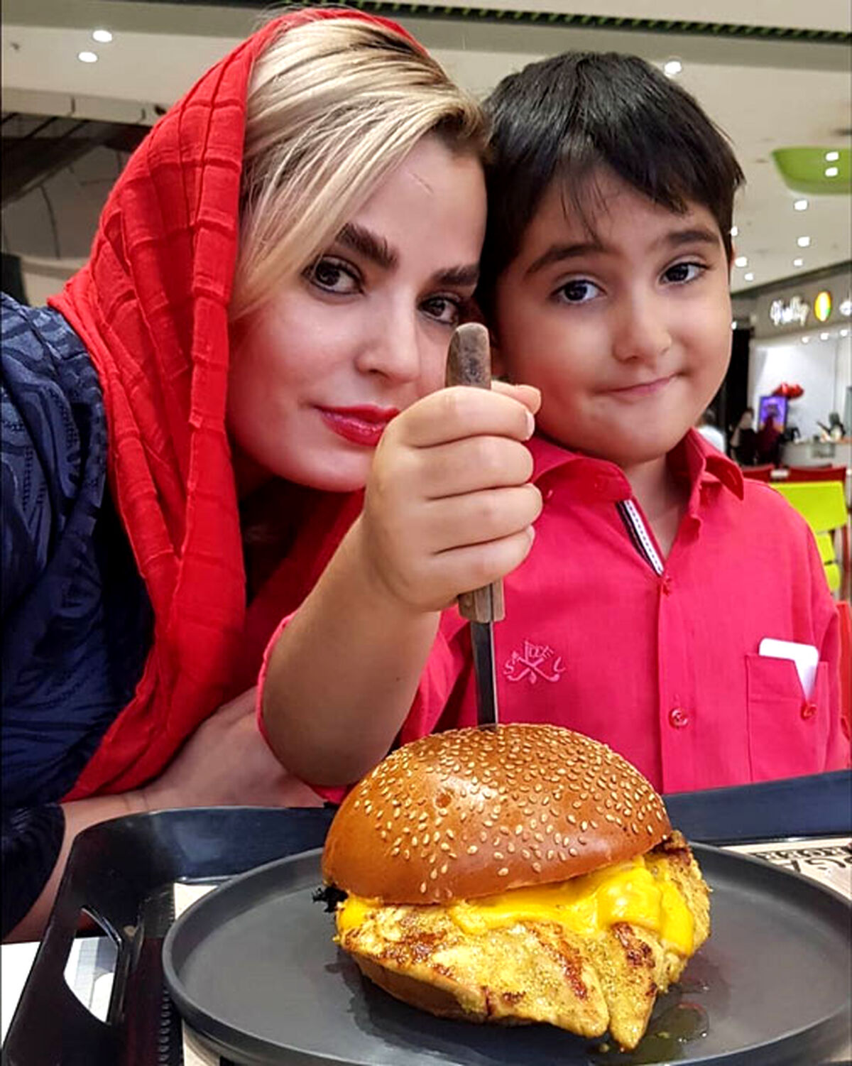 تصاویر دیدنی از سپیده خداوردی و پسرش در خیابان +عکس عاشقانه