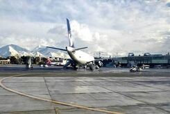 برخورد اتوبوس با بال هواپیما در فرودگاه مهرآباد