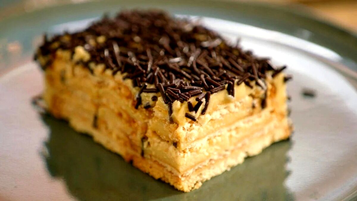 طرز تهیه دسر با بیسکویت پتی بور و موز بدون نیاز به گاز و فر + مواد لازم