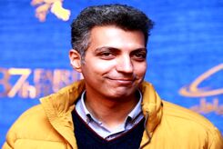 عکس‌/ عادل فردوسی‌پور و شاگردانش در کلاس درس دانشگاه شریف