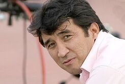 تصویر رانندگی خداداد عزیزی با یک ماشین عجیب در تهران