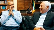 پزشکیان و ظریف پشت این وزیر نماز می خوانند + عکس