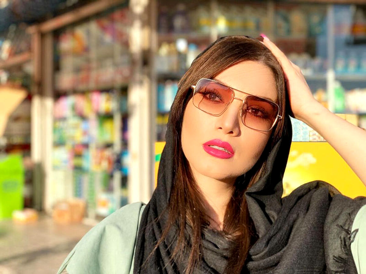 عکس لو رفته از سیگار کشیدن متین ستوده!