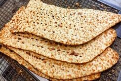 اگر عاشق نان سنگگ هستید بخوانید | دانستنی هایی درباره خوردن نان سنگک