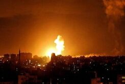 تصاویری از لحظه ارائه گزارش حمله موشکی از سوی فرمانده کل سپاه به رئیس جمهور+ عکس