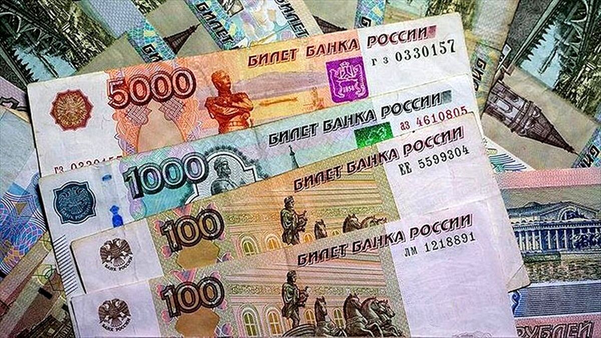 ارزش روبل روسیه به خاطر جنگ با اوکراین 30 درصد سقوط کرد!+توضیح