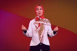 عکس لو رفته از تیپ و استایل عجیب ژیلا صادقی در خارج از ایران را ببینید 