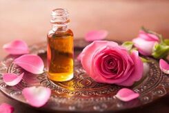استشمام عطر خوش گلاب برای روزه‌داران مفید است