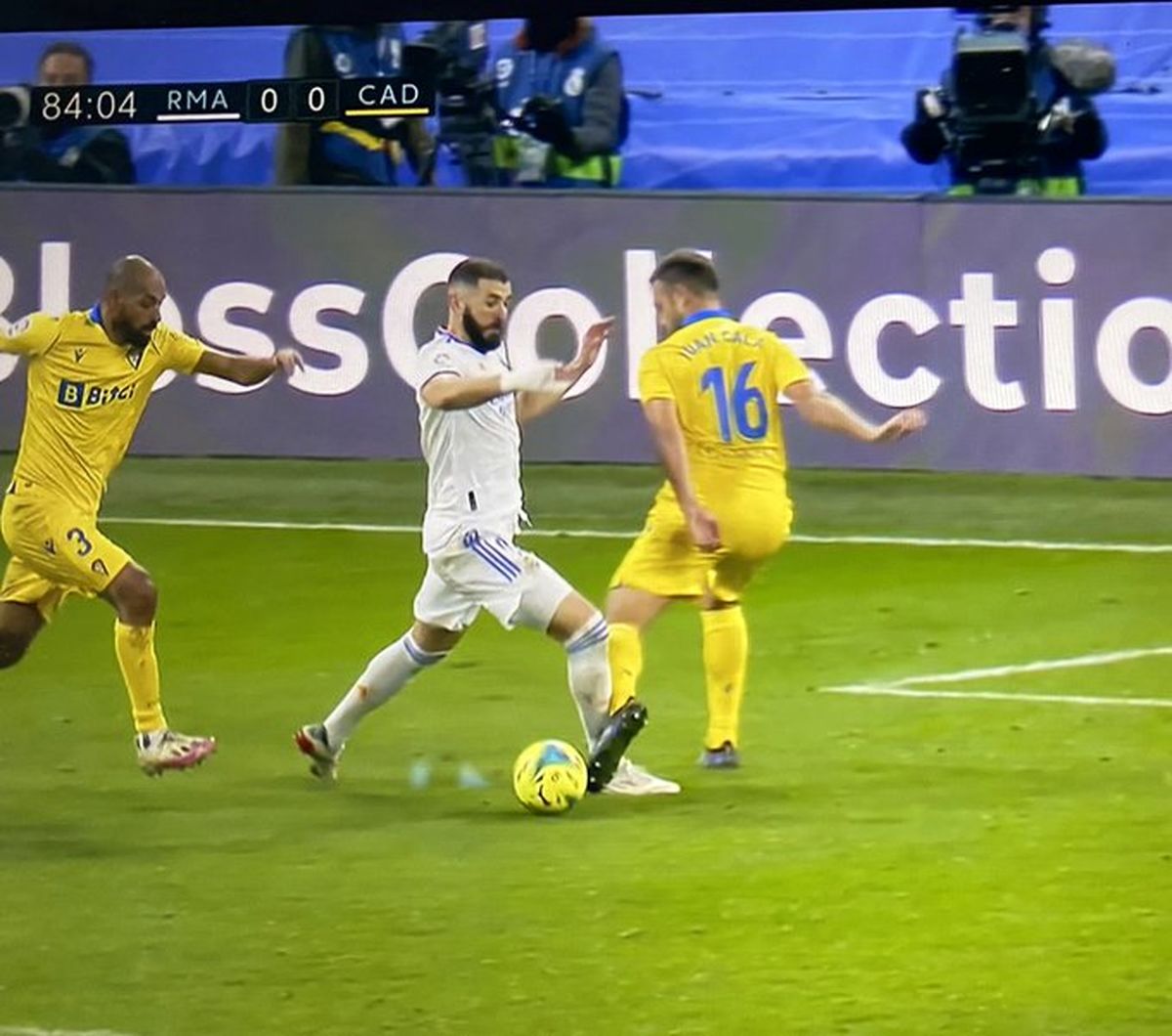 صحنه مشکوک؛ پنالتی روی بنزما سوخت؟ (عکس)