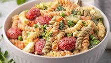 طرز تهیه سالاد ماکارونی وگان با سس مخصوص؛ ساده و خوشمزه