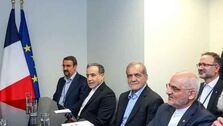 تصویر لبخند پزشکیان و مکرون به یکدیگر