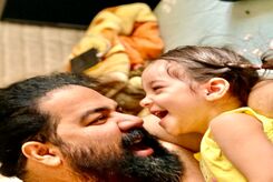 دانلود آهنگ رضا صادقی عاشقی یعنی