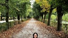 نگاهی به ژست بازیگران زن برای ثبت قابی زیبا با برگ‌های پاییزی+ عکس