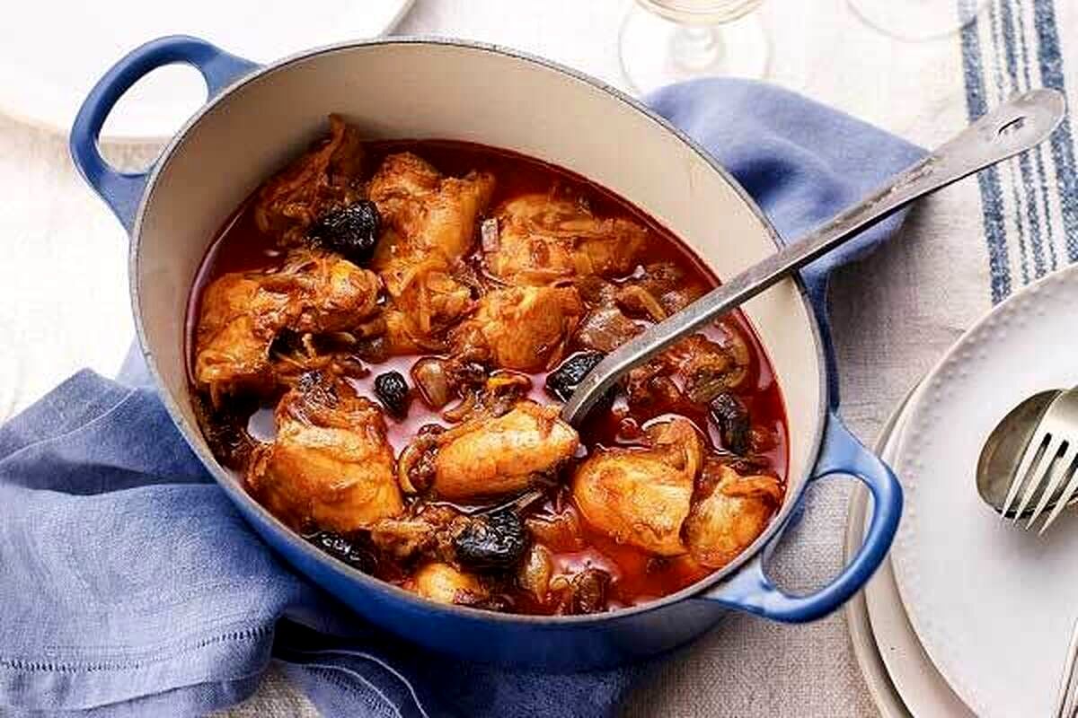 ناهار امروز: خورش به آلو با مرغ؛ طعمی بی‌نظیر از یک خورش اصیل ایرانی