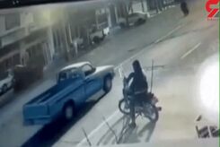 فیلم لحظه شاخ به شاخ شدن تیبا و موتورسیکلت / راننده موتور به هوا رفت